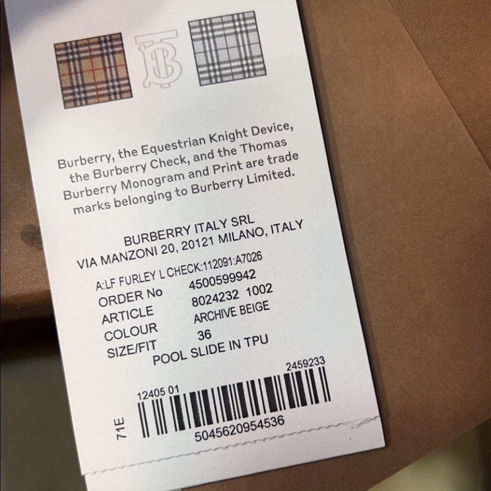 Burberry Slides - Picture 3 of 3